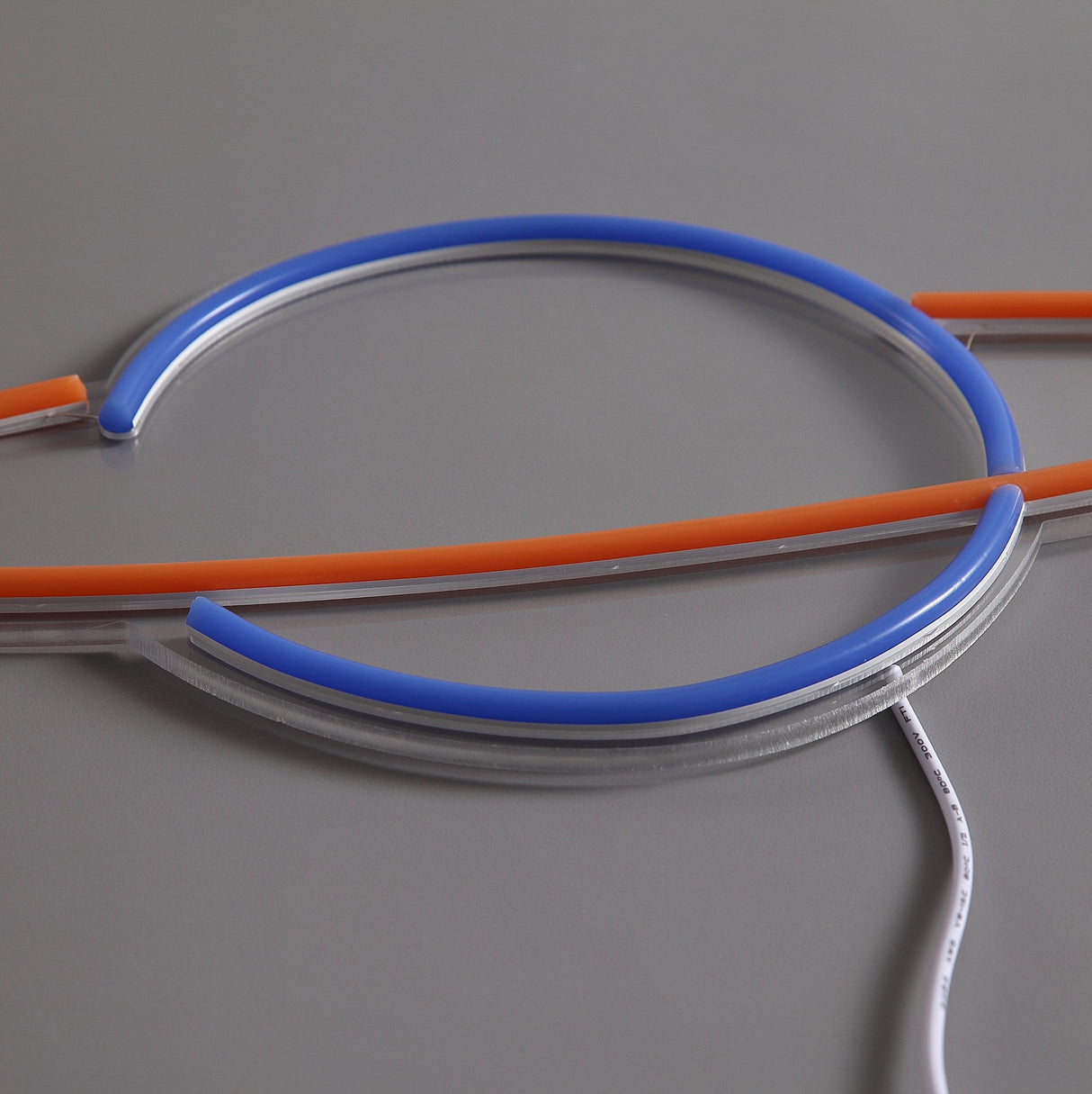 Saturn Neon Vägglampa Blå/Orange-Lampconcept.se