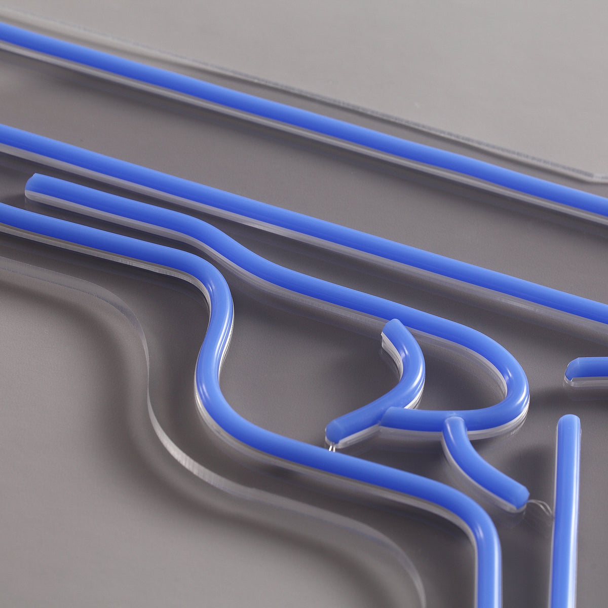 Gun Neon Vägglampa Blå-Lampconcept.se