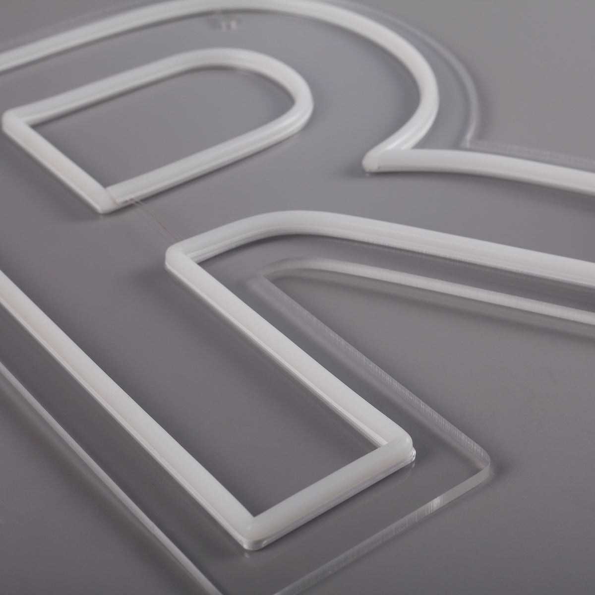 Letter R Neon Wandlamp