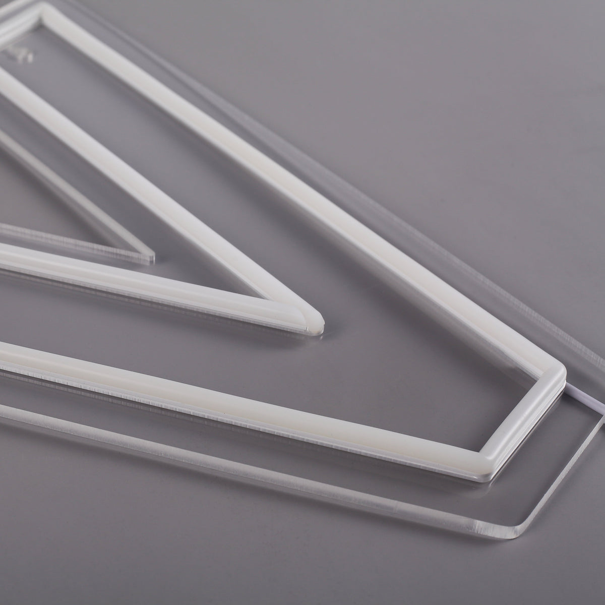 Letter V Neon Wandlamp