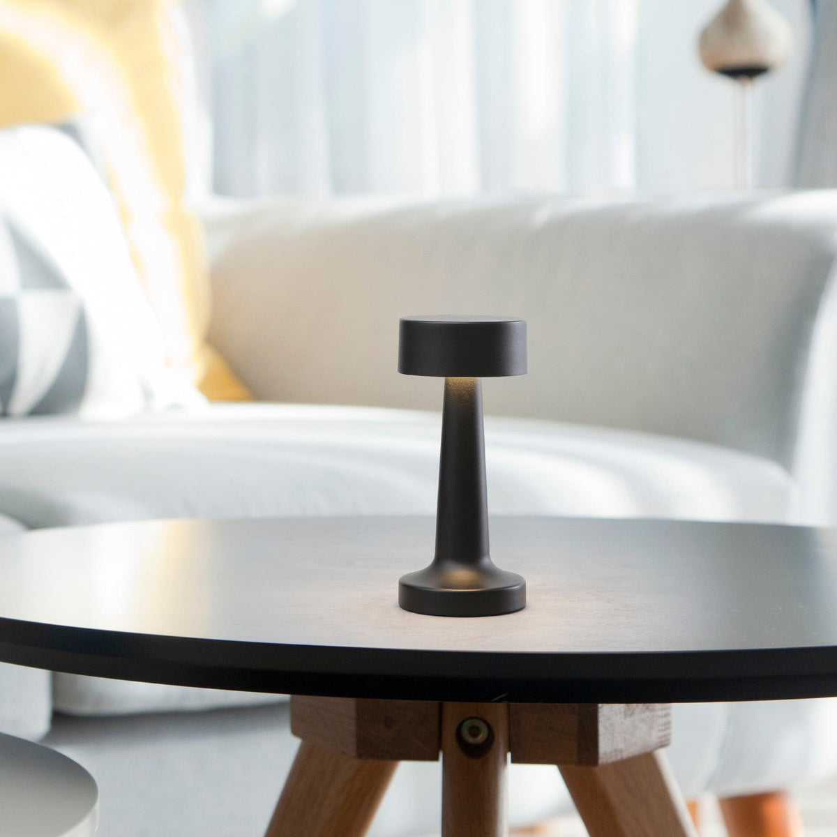 Verona LED Sladdlös Bordslampa Svart-Lampconcept.se